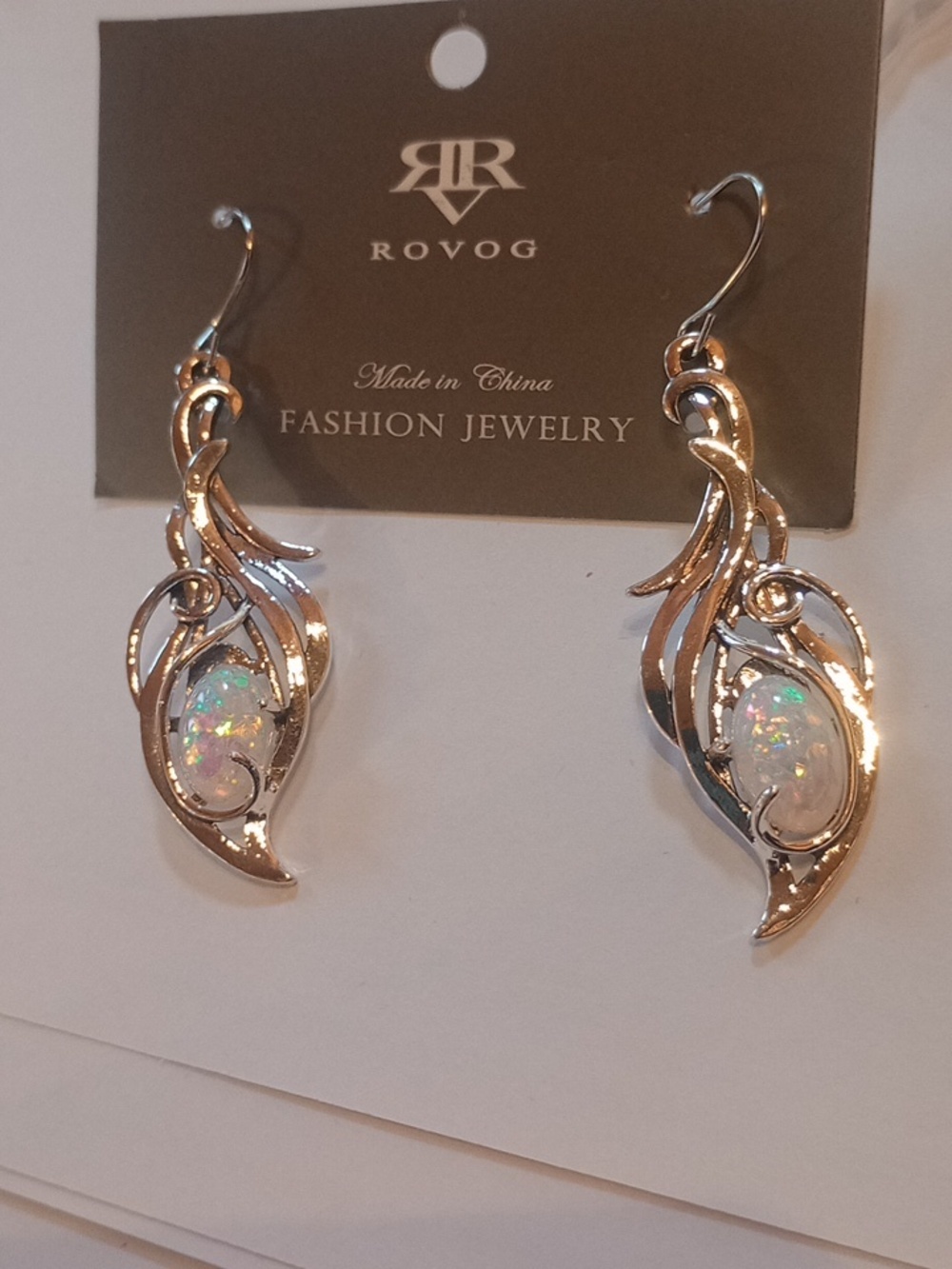 ♥️A Individually $10 Or Bundle 4/$20 Silver And Opal Elegant Earrings 🩶